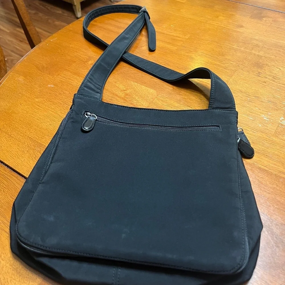 Hobo International Microfiber Crossbody Shoulder Purse Built-In Organizer Black
